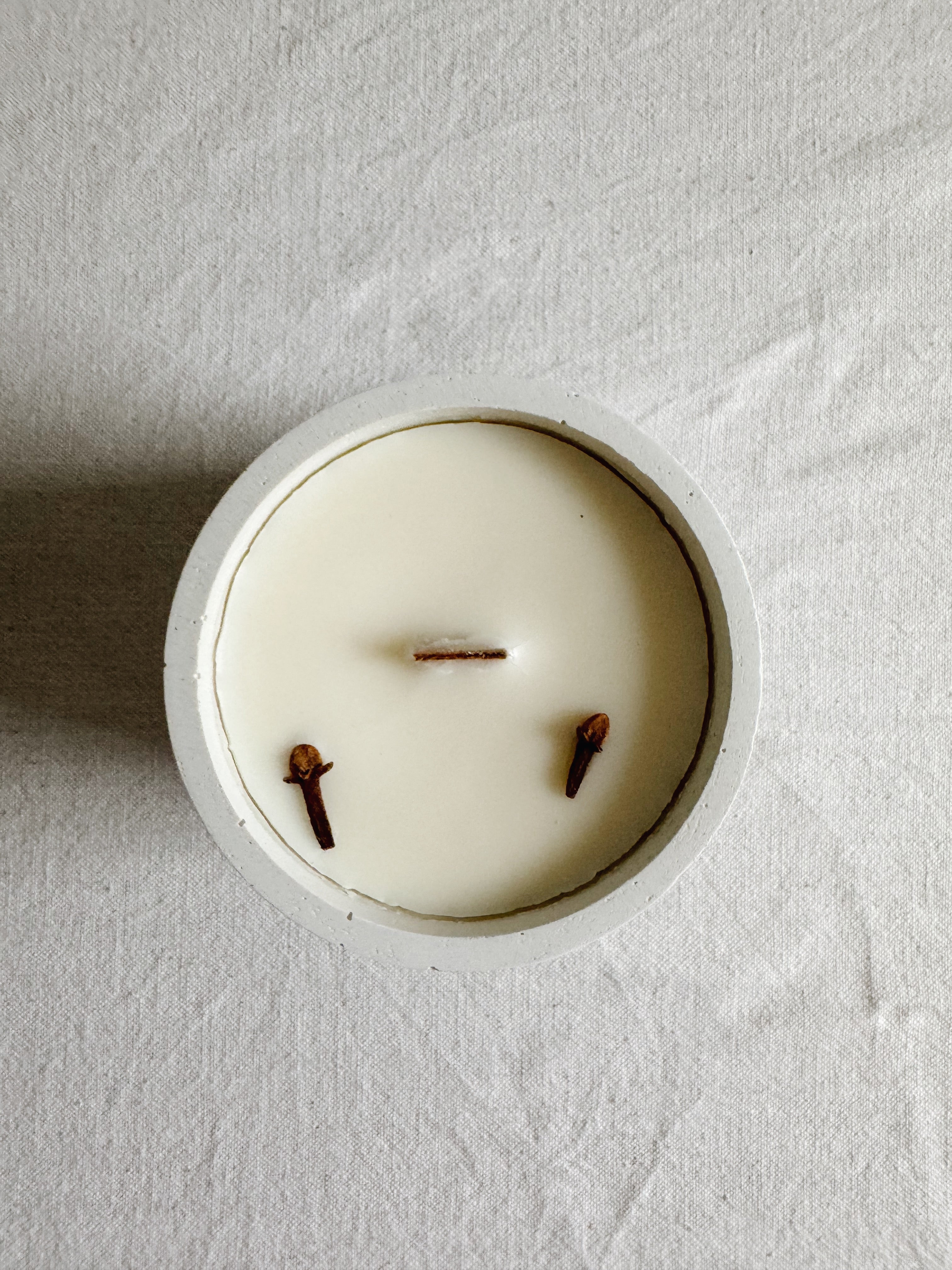 Candle Special Edition 'Cozy Winter' with Essential Orange, Cinnamon & Clove Oil (240g)