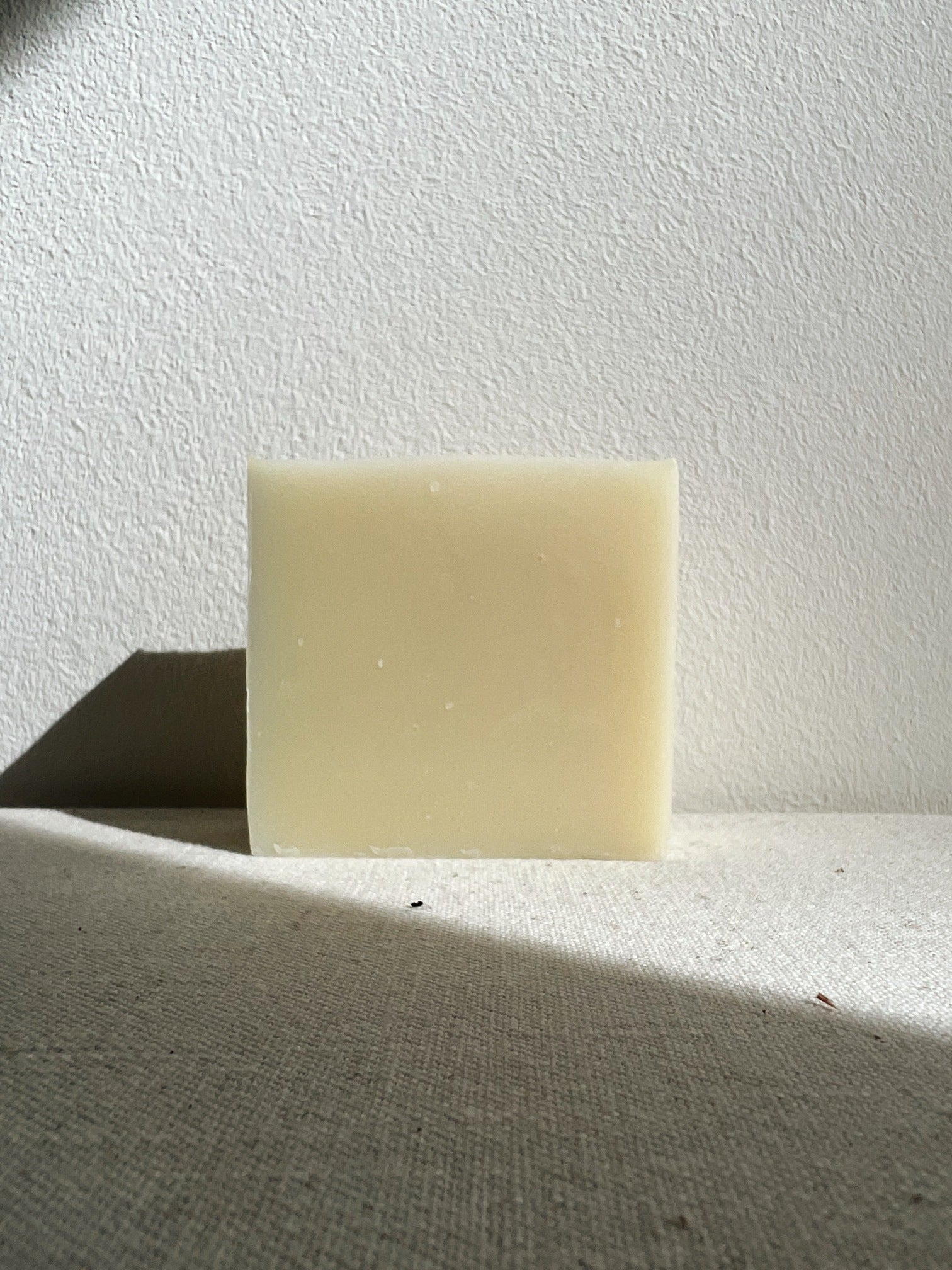 Natural soap 'bare' with organic oils and without additives