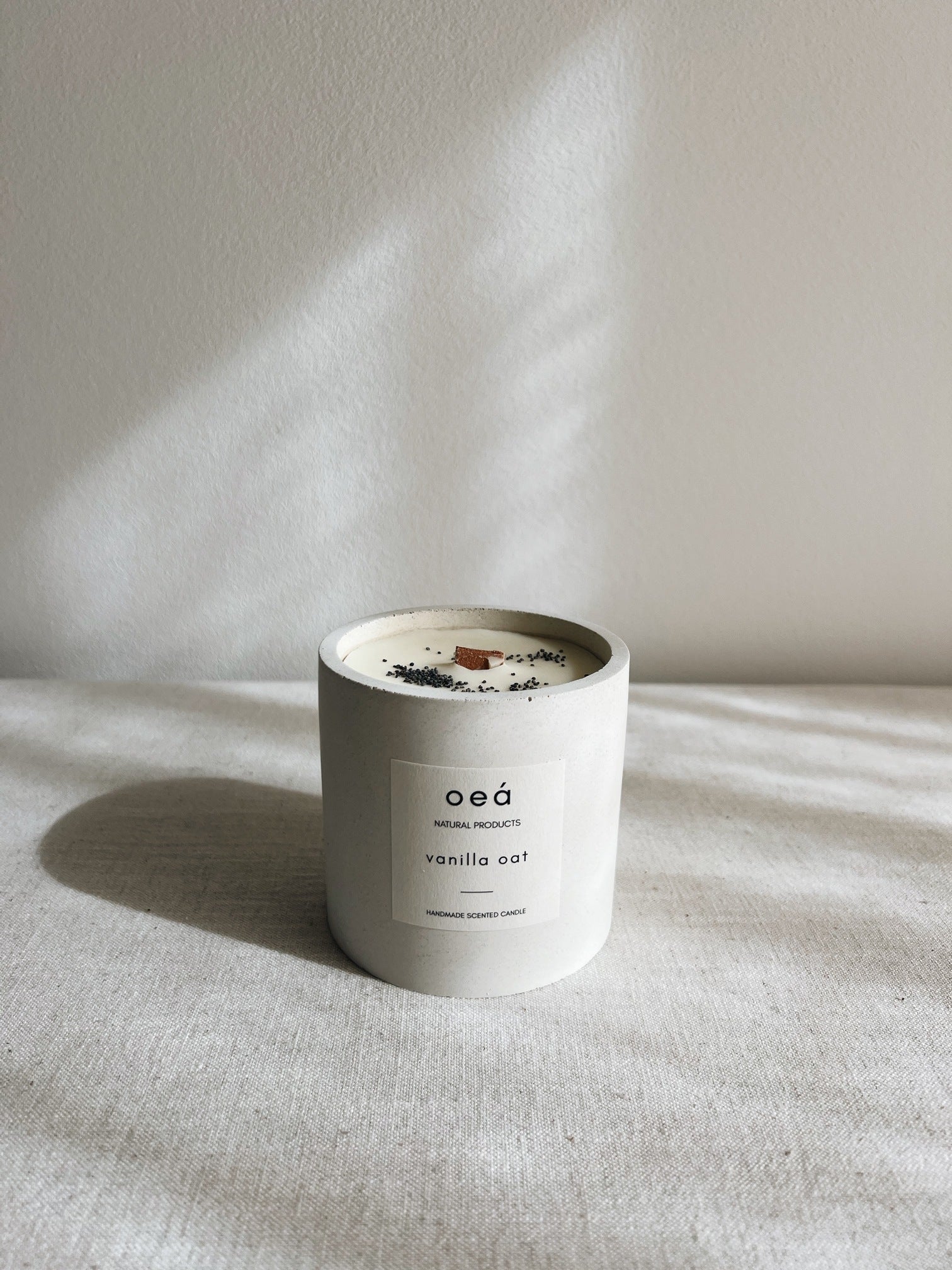 Candle 'vanilla oat' with vanilla and orange scent (240g) 