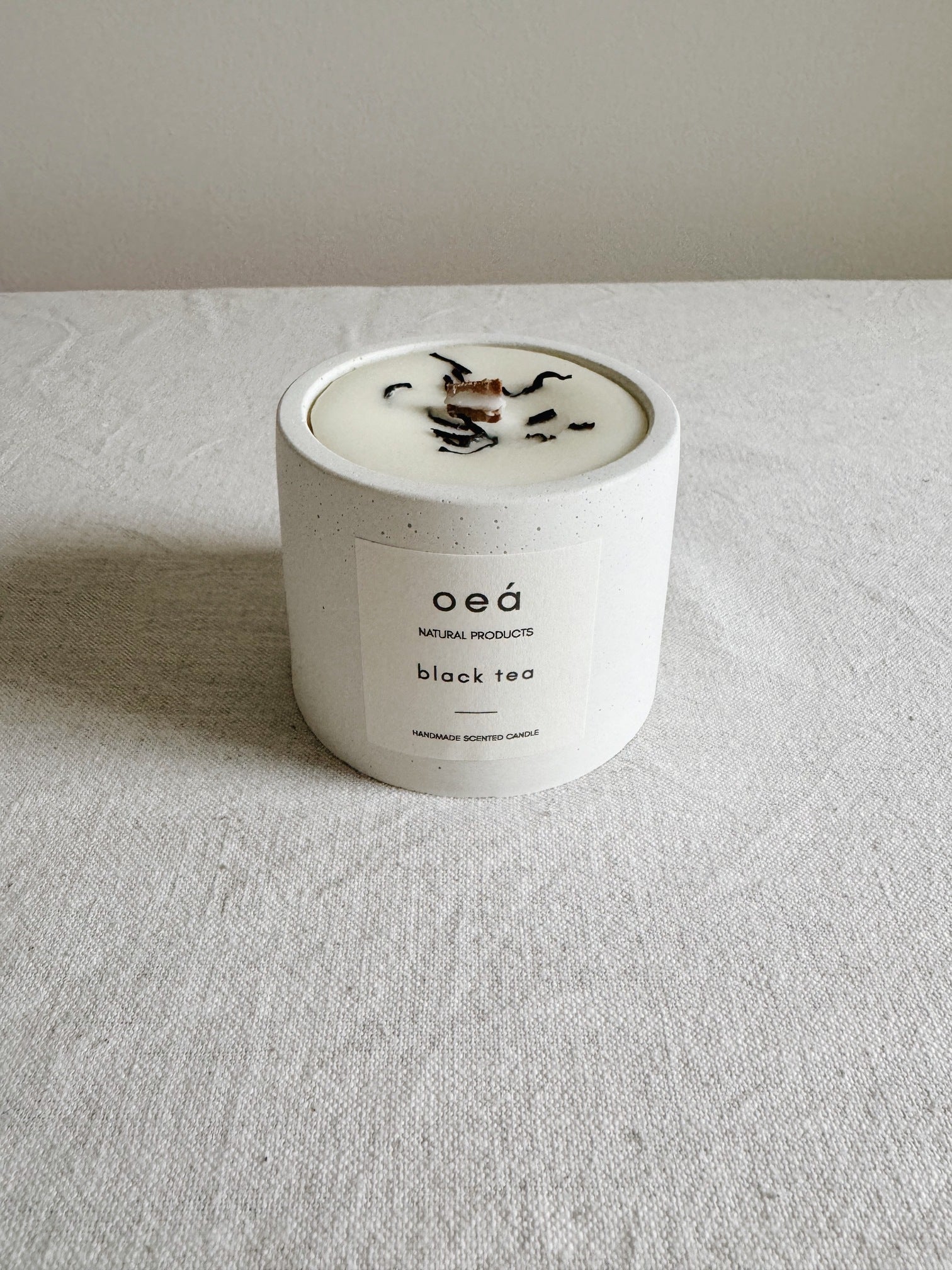 Handmade concrete candle 'Black Tea' - black tea, cardamom & vanilla, soy and rapeseed wax (125g)