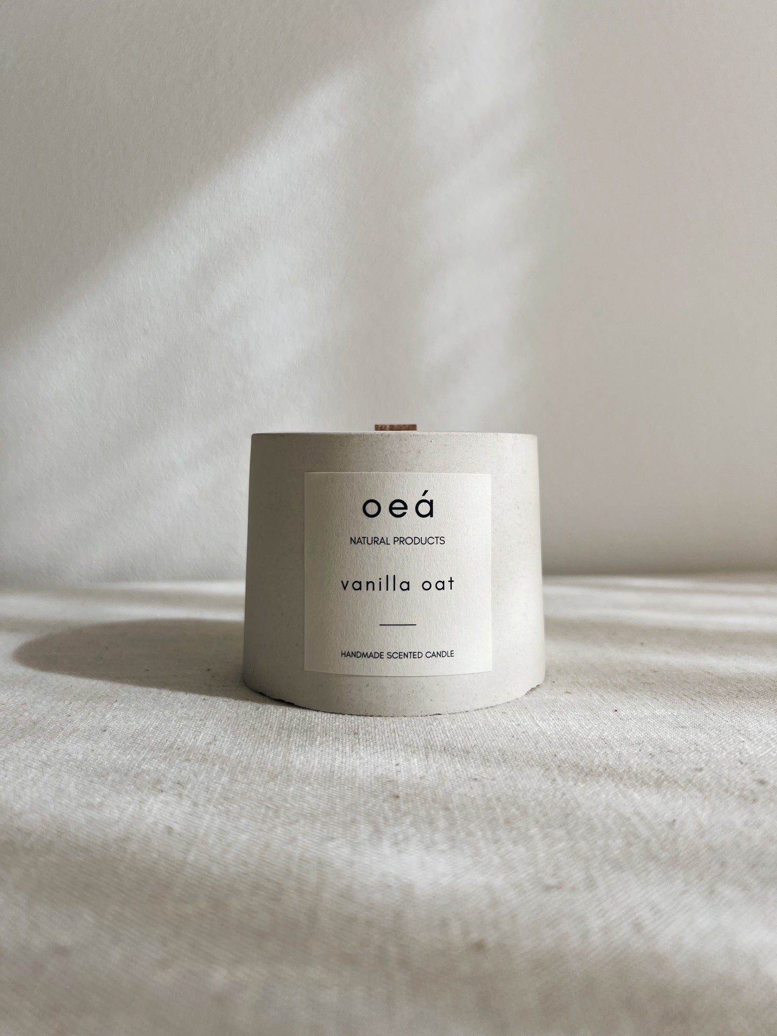 Candle 'vanilla oat' with vanilla and orange scent (125g)