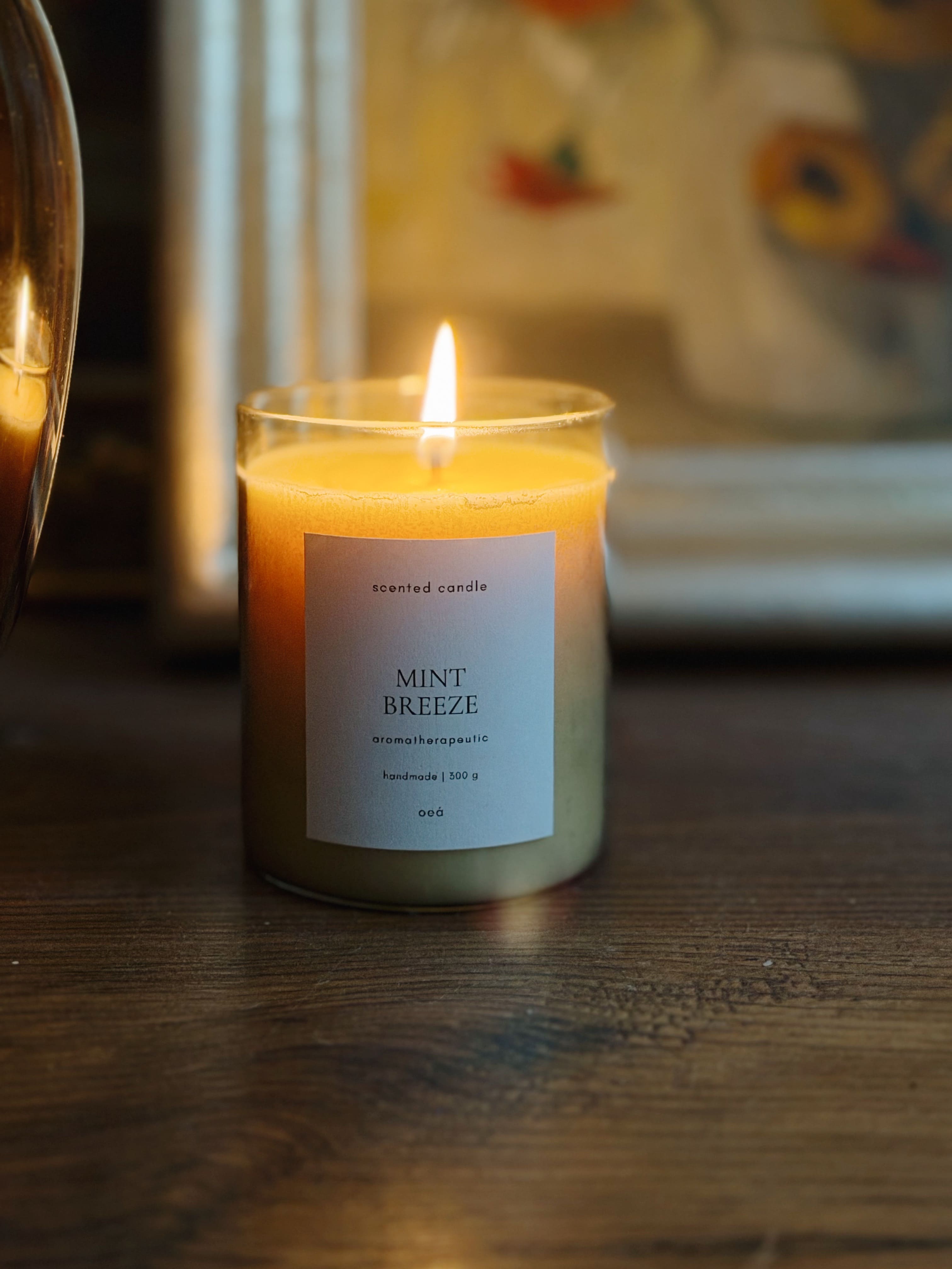 Brennende Duftkerze im Braunglas mit Baumwolldocht, 300g, handgegossen aus Soja- und Rapswachs