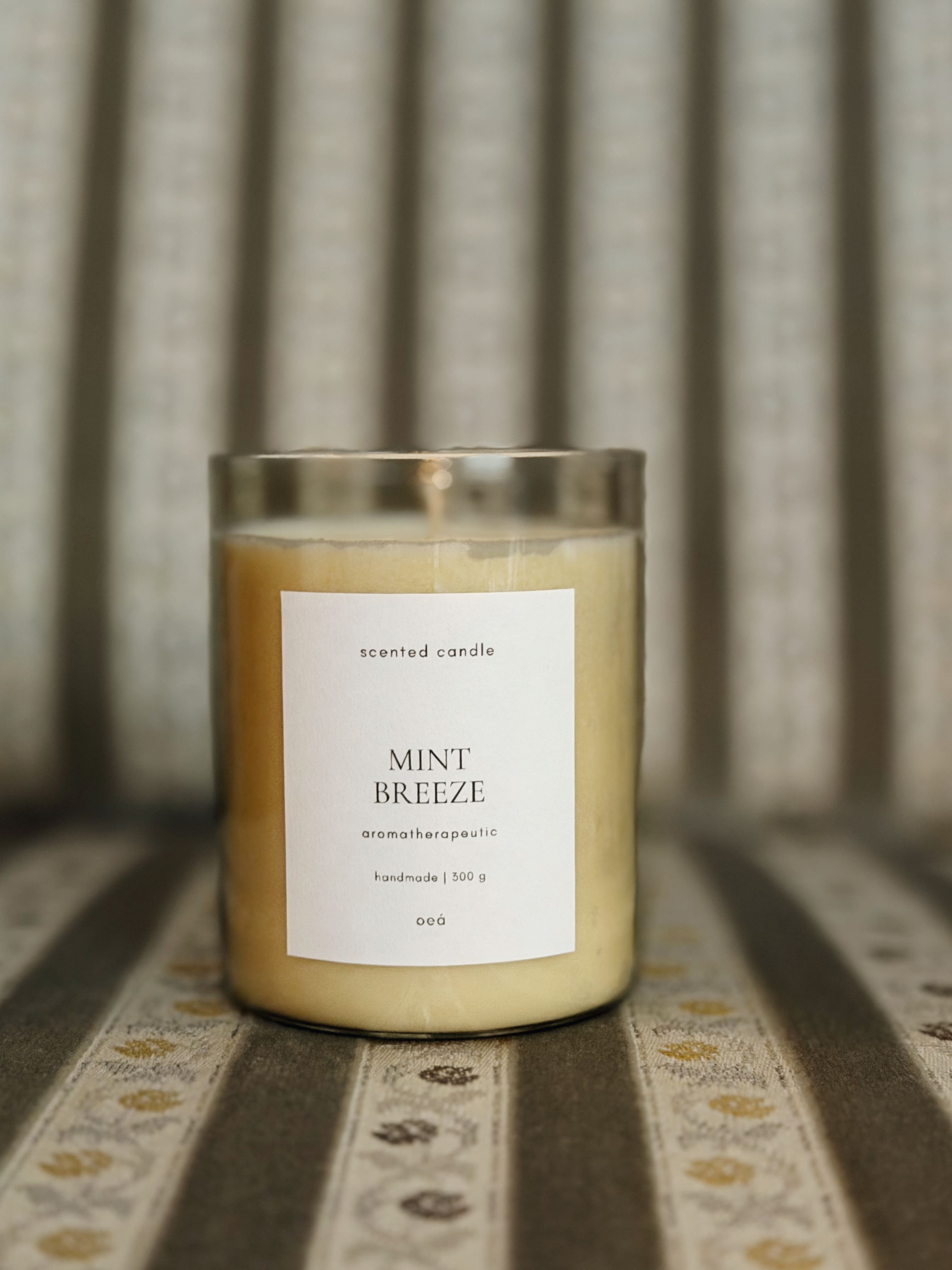 Duftkerze im Braunglas mit Baumwolldocht, 300g, handgegossen aus Soja- und Rapswachs